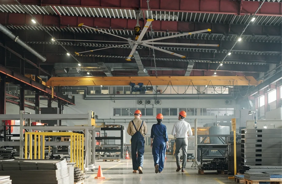 HVLS fan cooling large industrial space