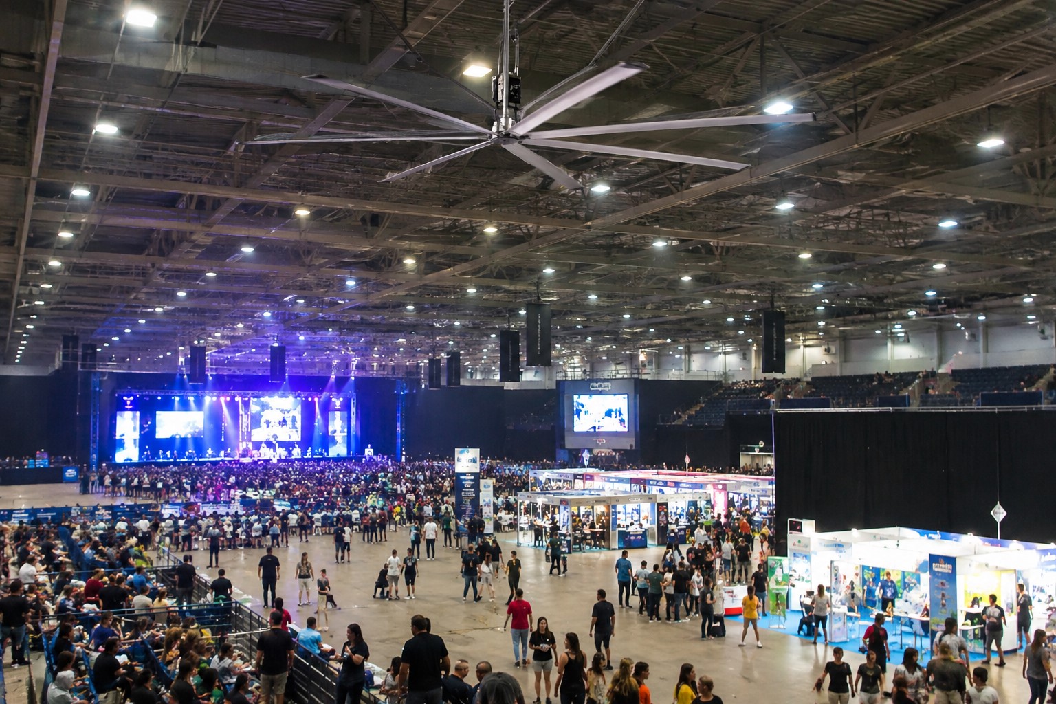 Temporary Events in Large Venues: Planning Air Circulation for Changing Crowd Sizes